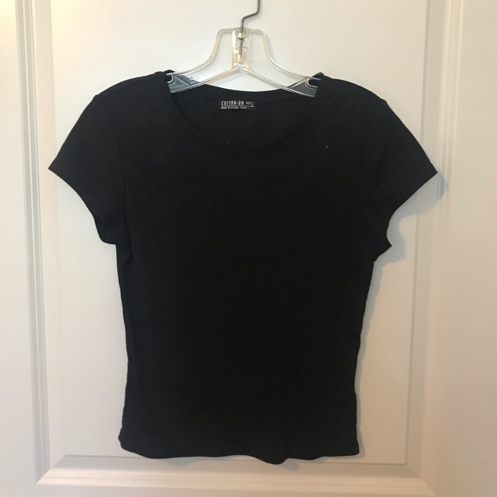 Black fitted top